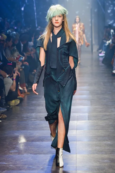 Look 25